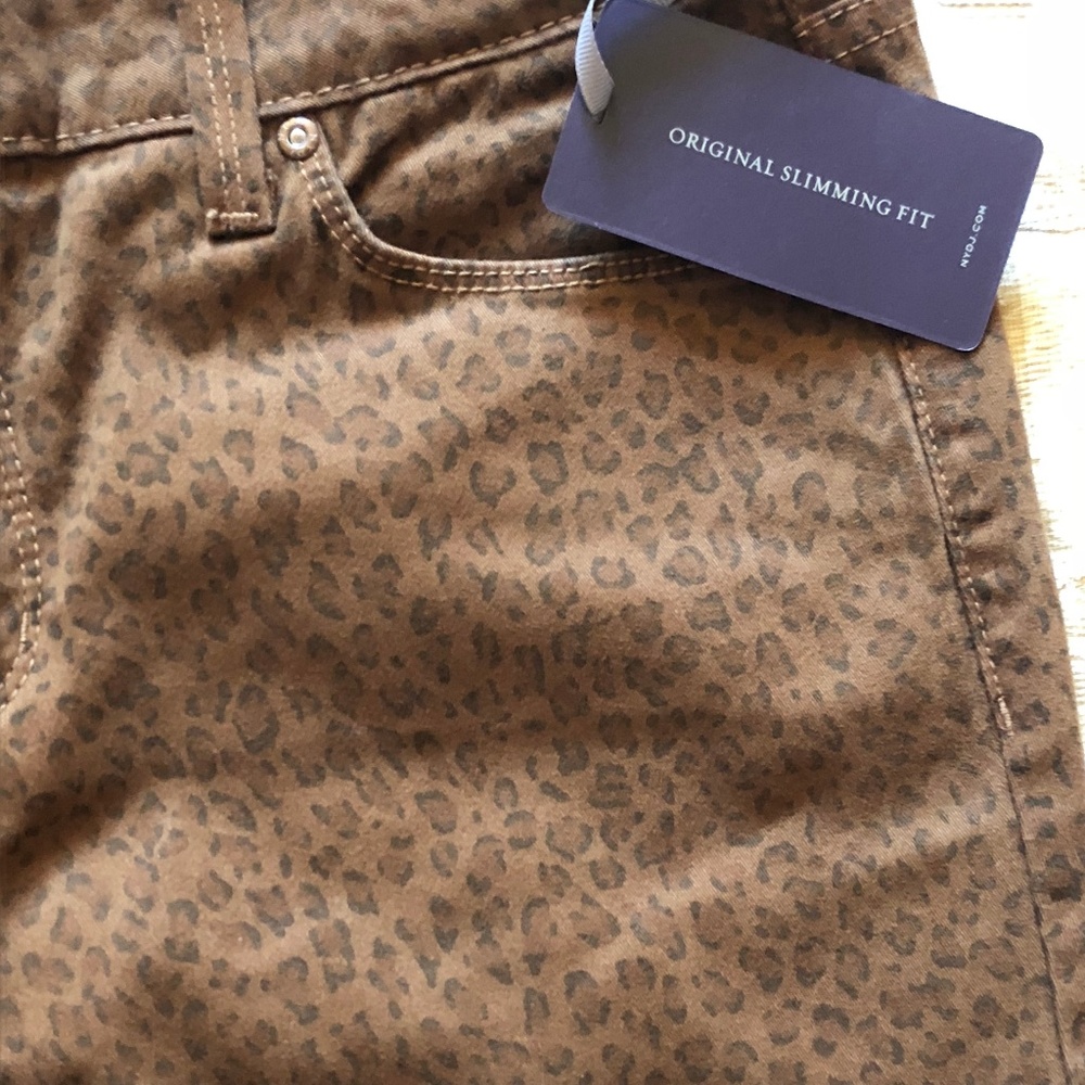 Petite Leopard Print Capris